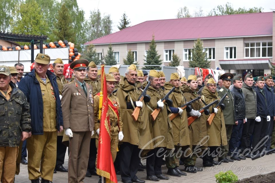 В Аксубаеве открыли памятник воинам ВДВ