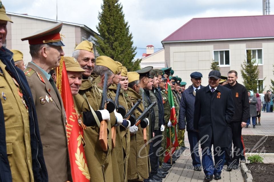 В Аксубаеве открыли памятник воинам ВДВ