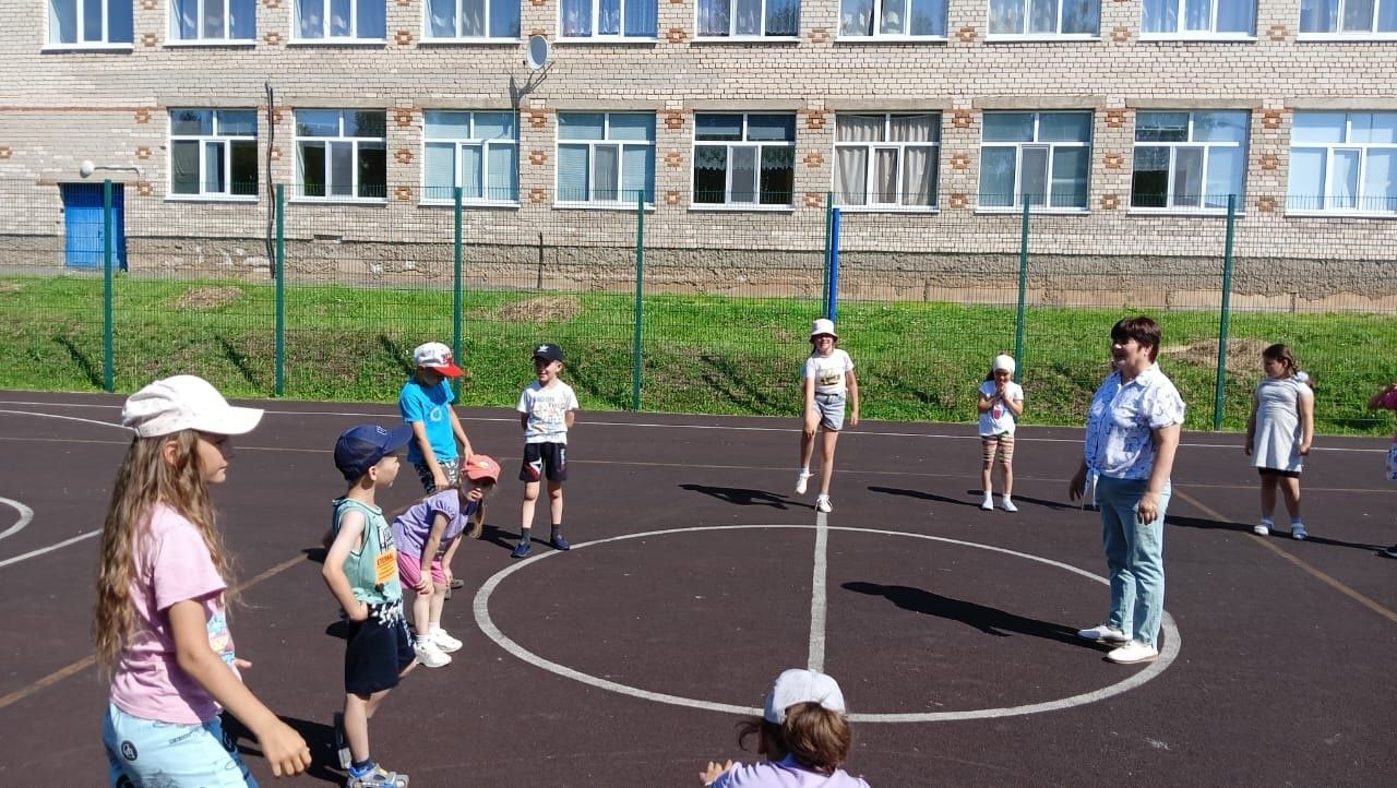 В пришкольном лагере дети демонстрировали таланты