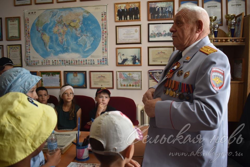 Непоседы пришкольного лагеря побывали с экскурсией в полиции