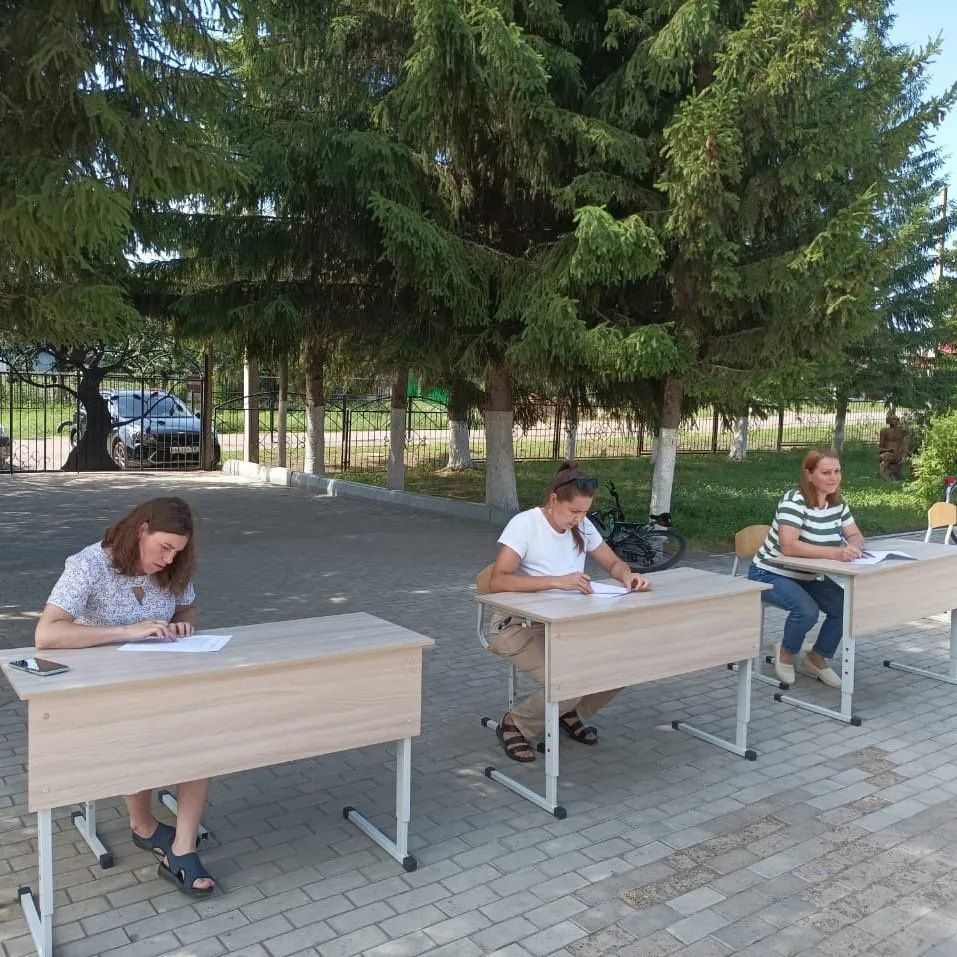 Мәктәп яны лагеренда велосипед төзелешен белүне күрсәттеләр һәм беренче ярдәм күрсәттеләр