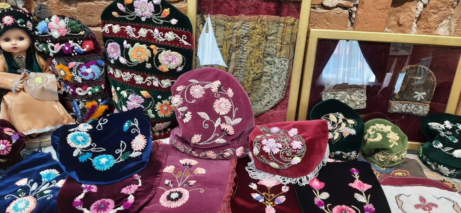 Аксубай рәссамының күргәзмәсе Чистай Ислам үзәгендә тәкъдим ителде