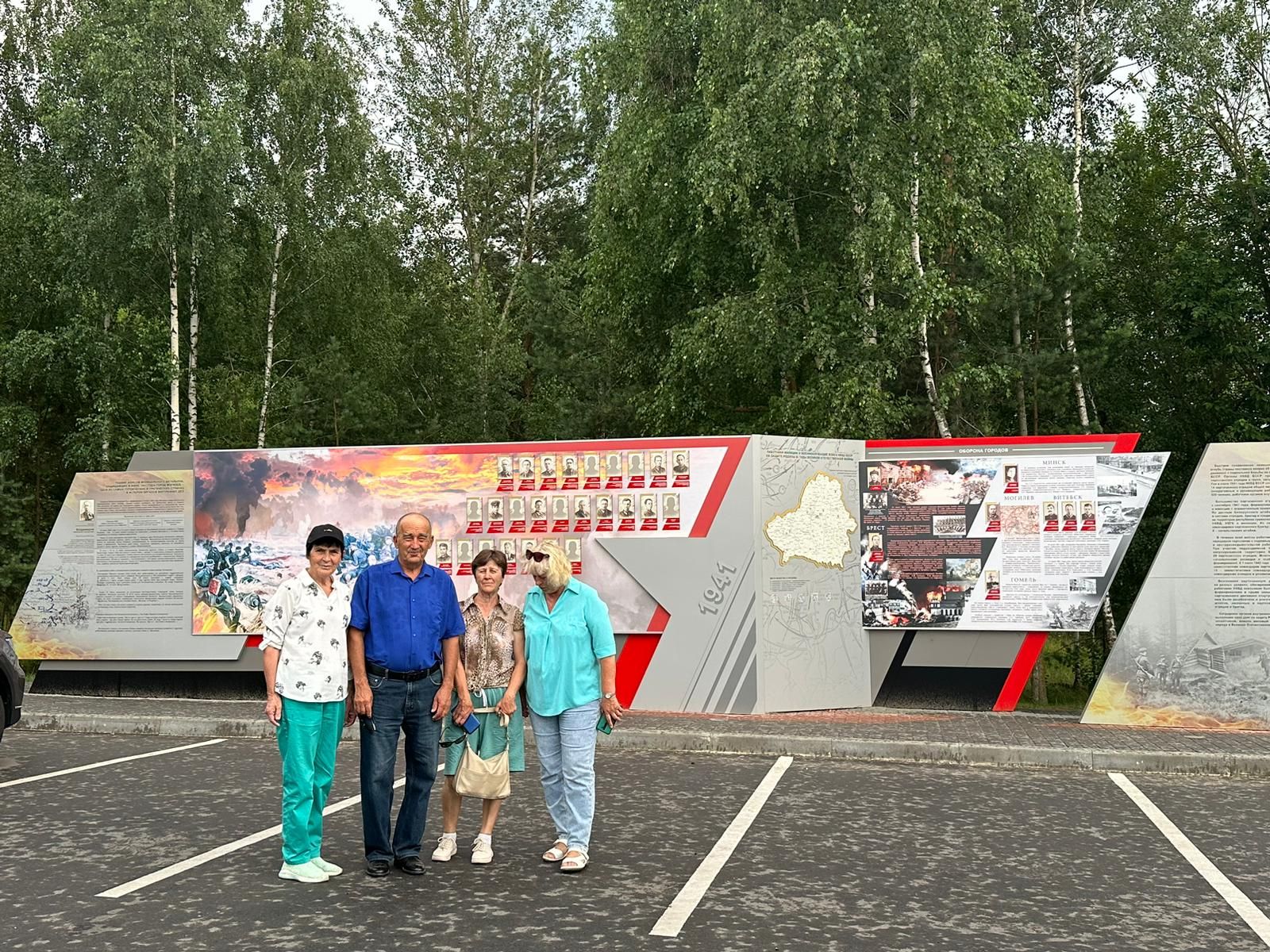 Фронтовик бабасының каберенә барган Аксубай туган яны өйрәнүчесе турында Белоруссия газетасы сөйләде