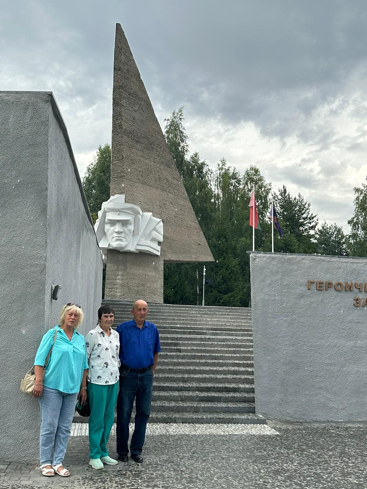 Фронтовик бабасының каберенә барган Аксубай туган яны өйрәнүчесе турында Белоруссия газетасы сөйләде