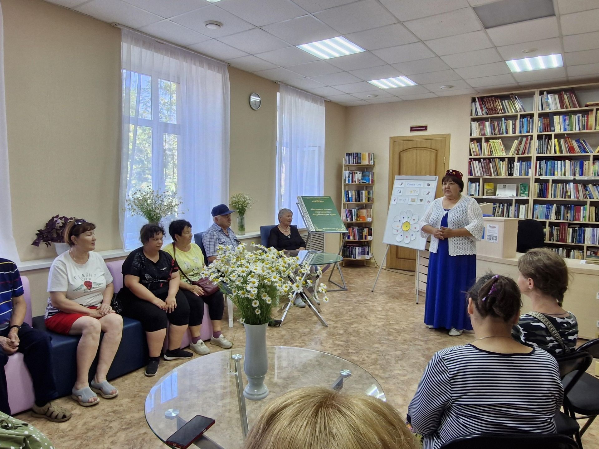 Китапханәдә «Мәхәббәт белән җылытылган гаилә һәрвакыт ышанычлы һәм ныклы» дигән чара узды