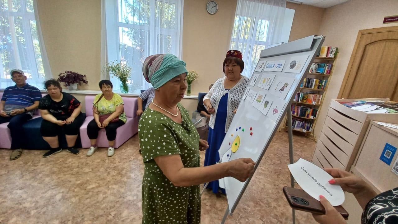 Китапханәдә «Мәхәббәт белән җылытылган гаилә һәрвакыт ышанычлы һәм ныклы» дигән чара узды