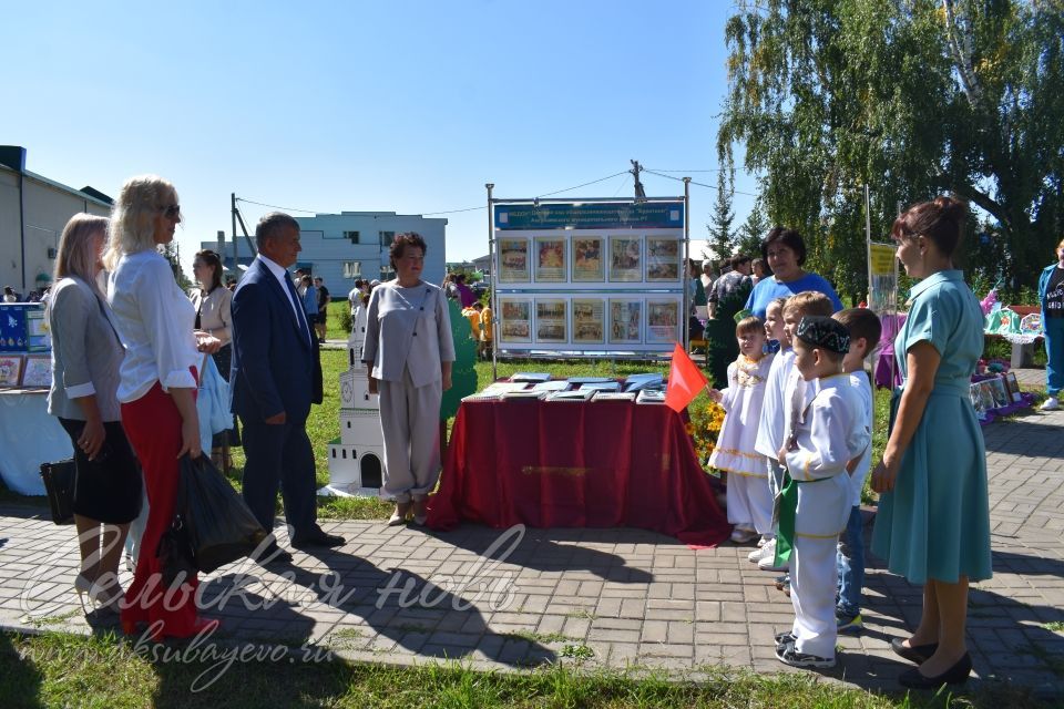 Август конференциясен ачкан күргәзмәләр мөгаллимнәрнең осталыгын күрсәтте