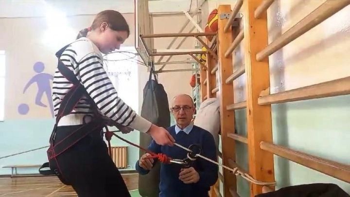Аксубай мәктәбе мәйданчыгында тормыш иминлеге һәм Ватанны саклау нигезләре буенча өйрәнү дәресләре узды