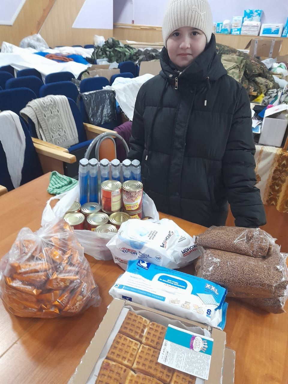 Карасу мәктәбе укучысы махсус хәрби операция зонасына җибәрү өчен посылка җыйган