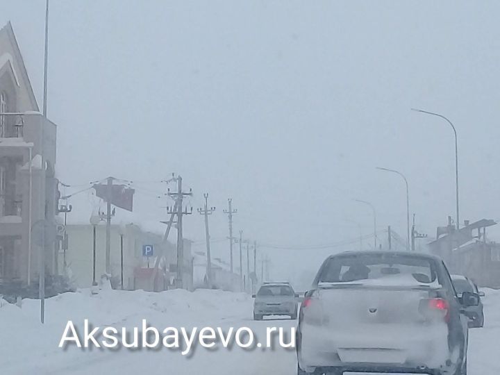 Аксубай дәүләт автоинспекторлары юлларда бозлавык турында кисәтә