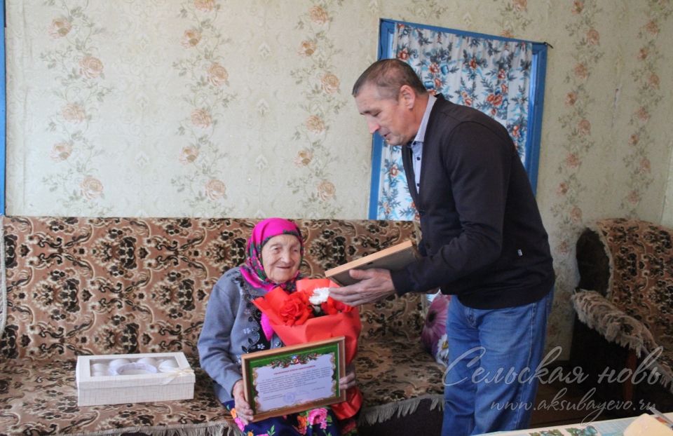 Аксубай ветераны колхозда да хезмәт куйган, мәктәптә дә балалар өчен уку шартлары тудырган