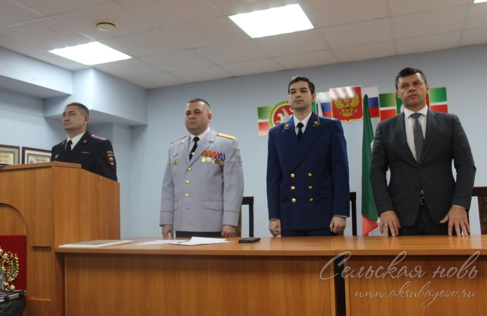 Аксубай хокук саклаучыларын һөнәри бәйрәм белән котладылар