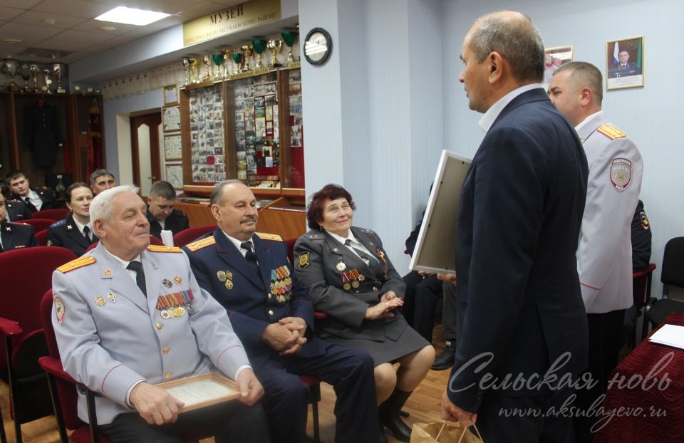 Аксубай хокук саклаучыларын һөнәри бәйрәм белән котладылар