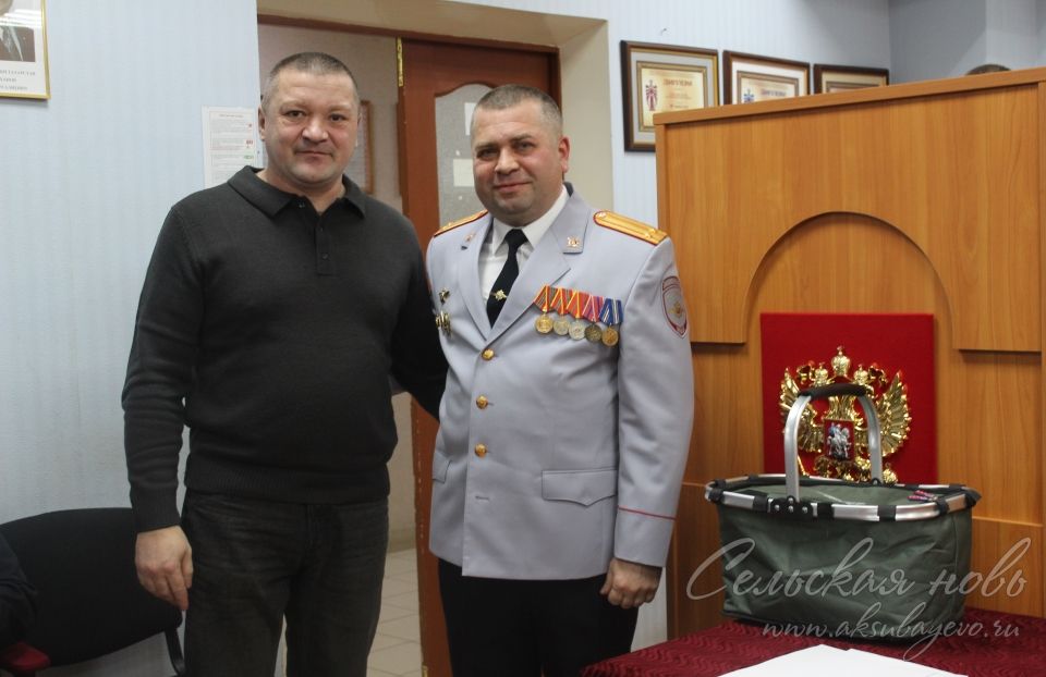 Аксубай хокук саклаучыларын һөнәри бәйрәм белән котладылар