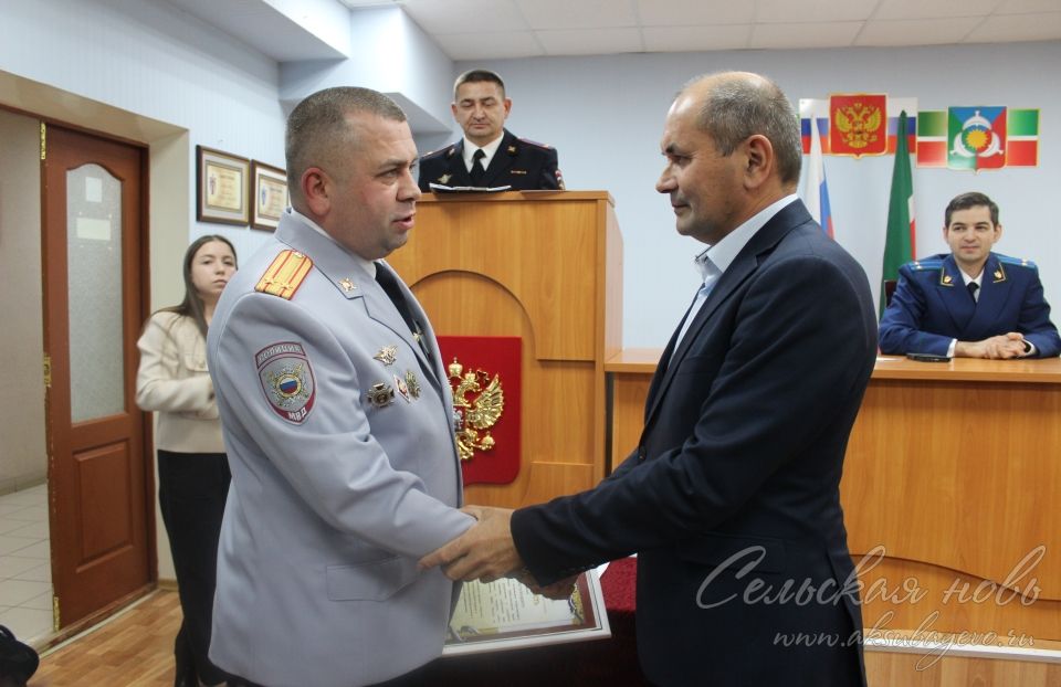 Аксубай хокук саклаучыларын һөнәри бәйрәм белән котладылар