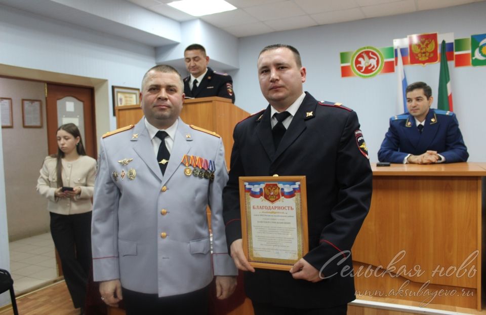 Аксубай хокук саклаучыларын һөнәри бәйрәм белән котладылар