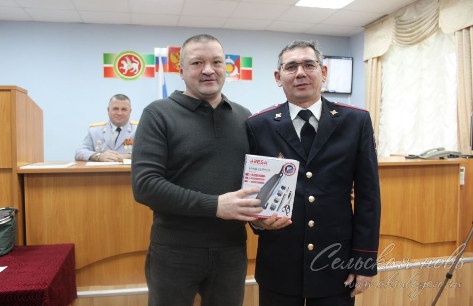 Аксубай хокук саклаучыларын һөнәри бәйрәм белән котладылар