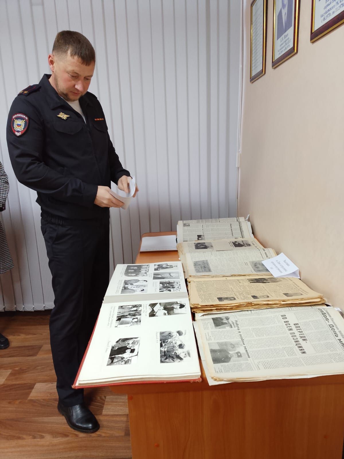 Аксубай район газетасы Эчке эшләр органнары хезмәткәрләре көненә багышланган күргәзмәдә тәкъдим ителде