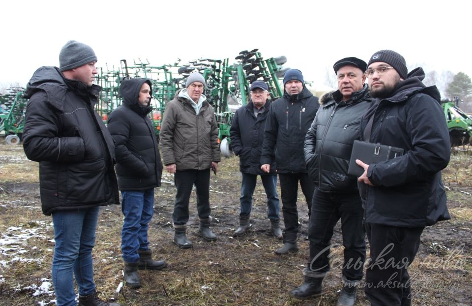В Аксубаевском районе проверили постановку сельхозтехники на зимнее хранение