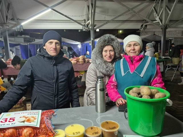 Аксубайлылар казанлыларны авыл хуҗалыгы продукциясе һәм җырлары белән сөендерделәр