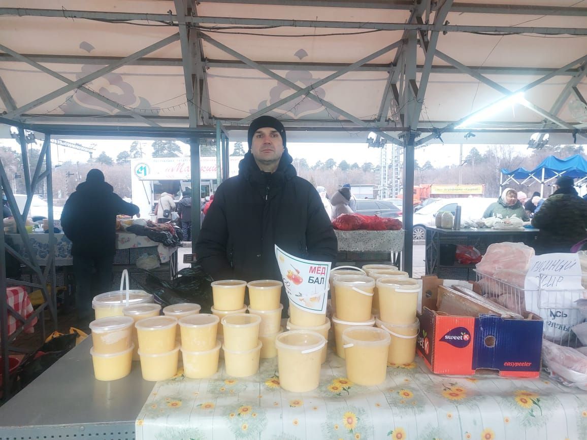 Аксубайлылар казанлыларны авыл хуҗалыгы продукциясе һәм җырлары белән сөендерделәр