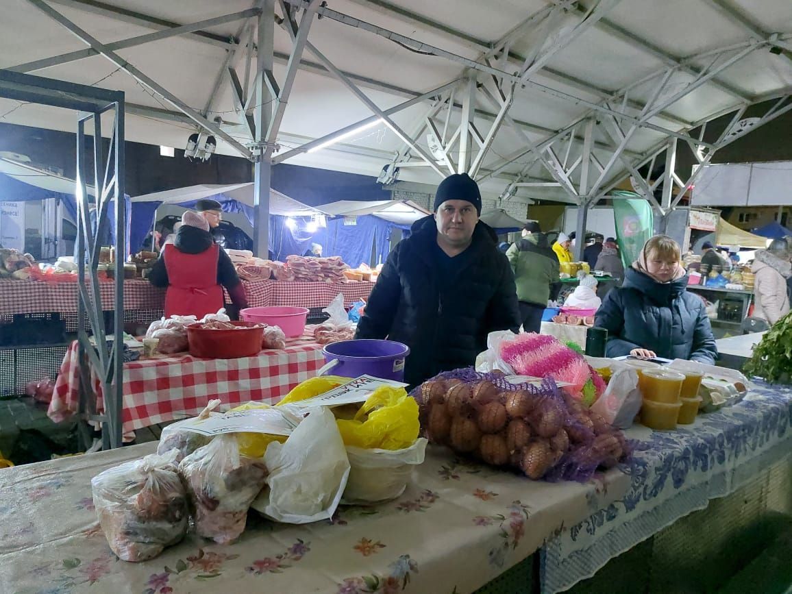 Аксубайлылар казанлыларны авыл хуҗалыгы продукциясе һәм җырлары белән сөендерделәр
