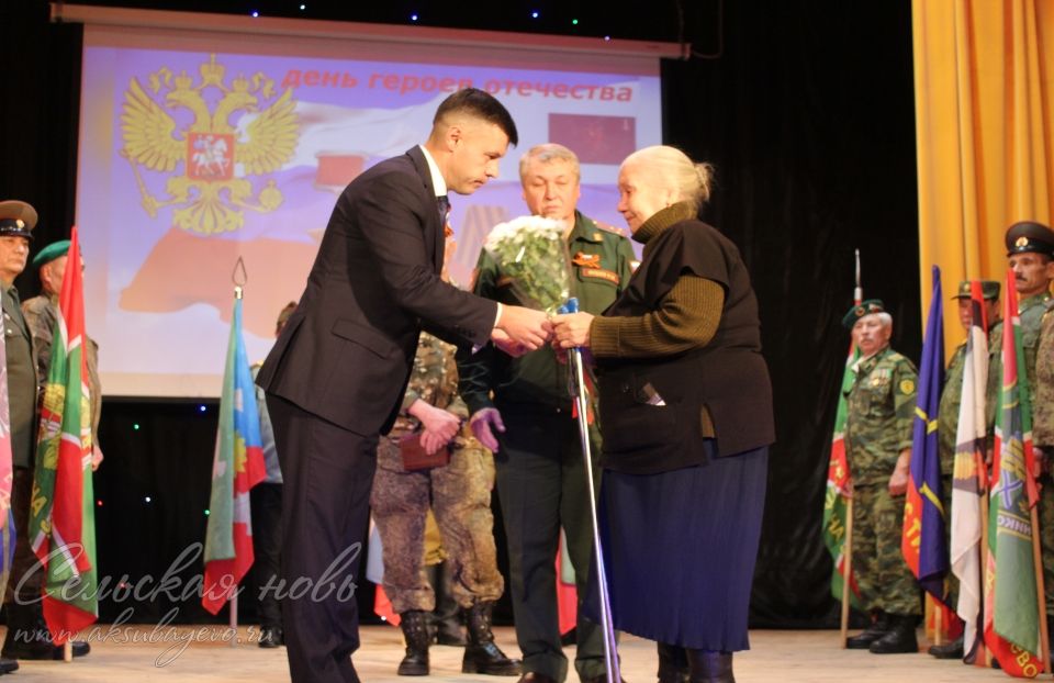 Кичә Ватан геройлары көненә багышланды