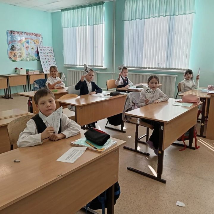 Аксубай мәктәпләре укучылары махсус хәрби операция бурычларын үтәүче сугышчы-якташларга теләктәшлек белдерделәр