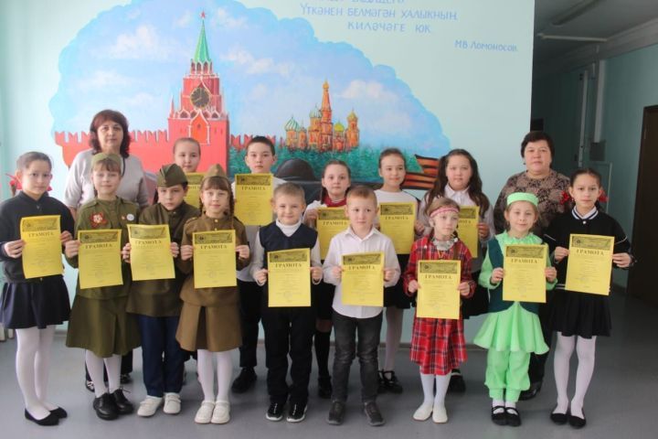 Аксубай мәктәбендә үткәрелгән бәйгедә өч телдә шигырьләр укыдылар