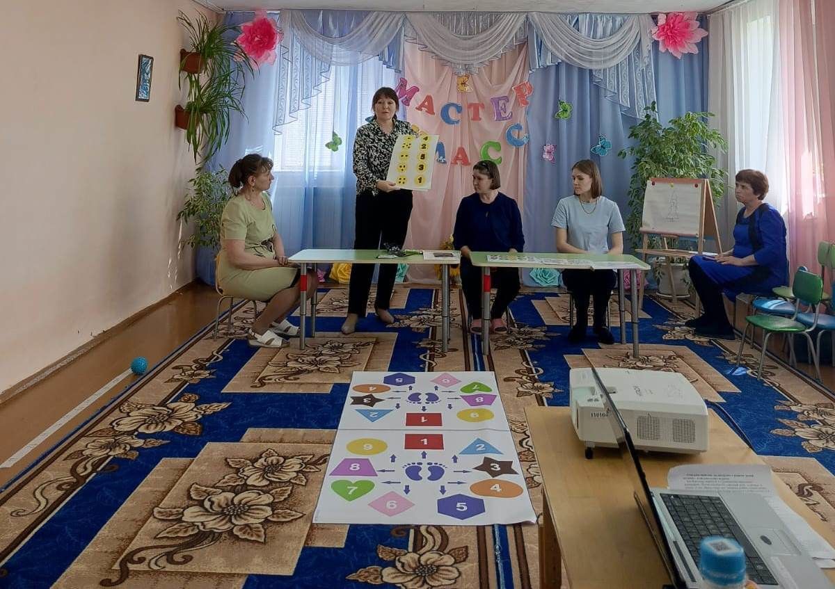 Иң яхшы осталык дәресенә район тәрбиячеләре бәйгесе узды