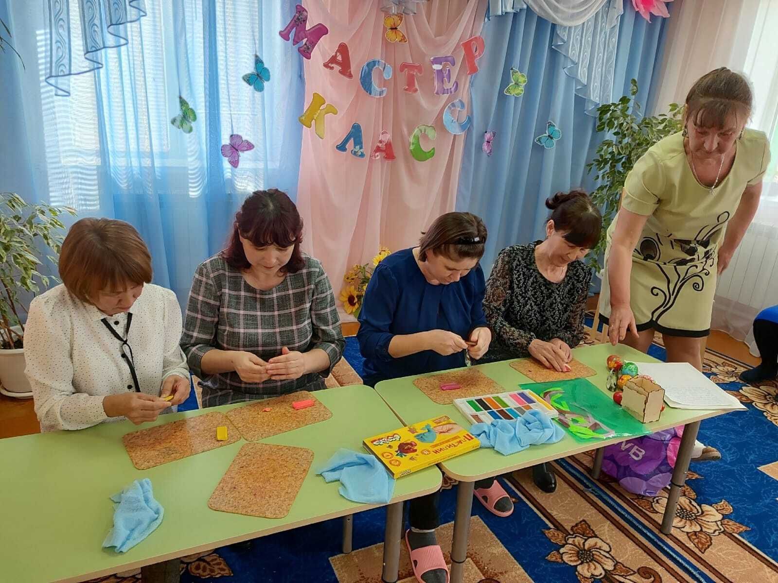 Иң яхшы осталык дәресенә район тәрбиячеләре бәйгесе узды