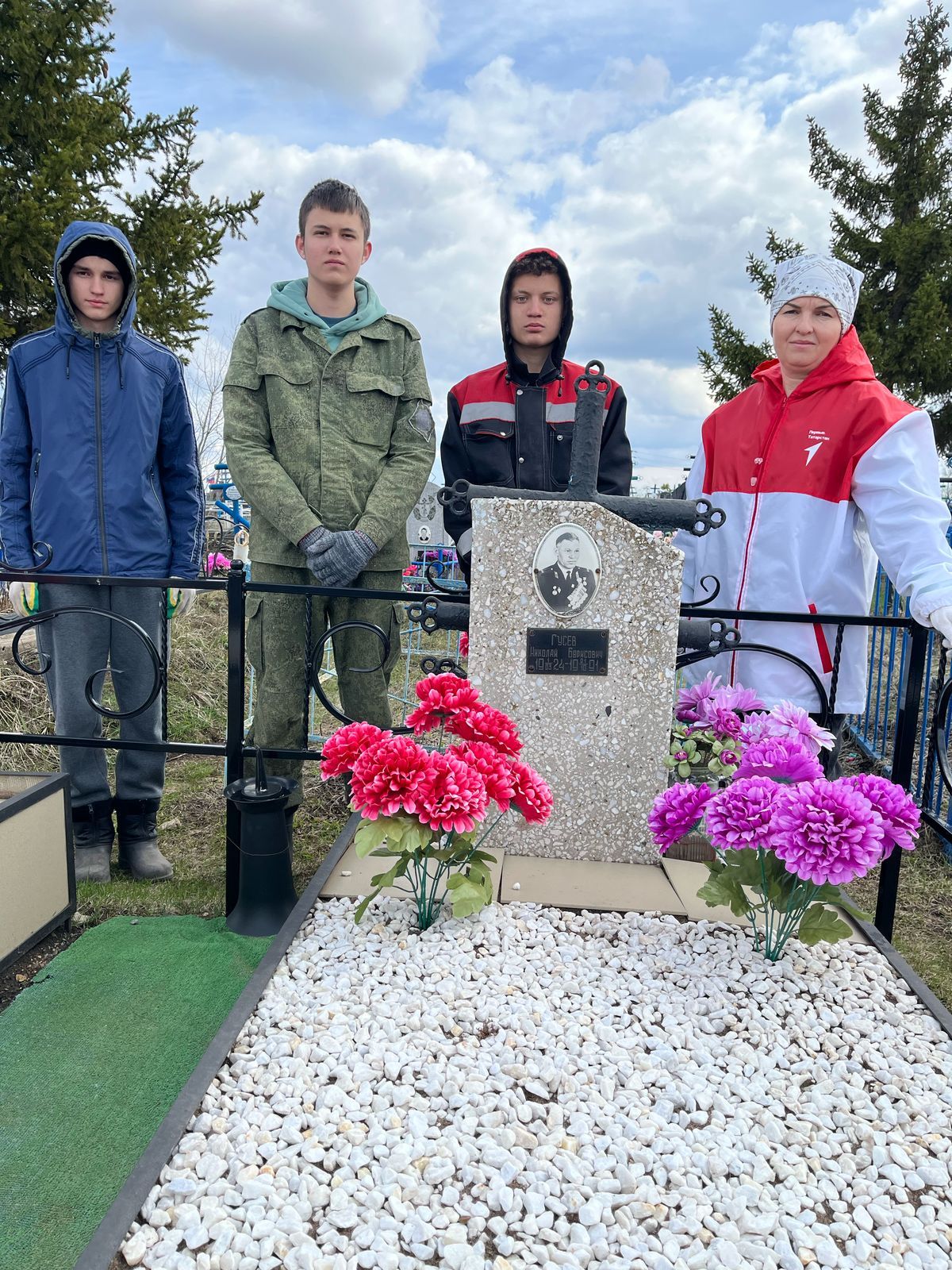 Яшьләр Бөек Ватан сугышы һәм махсус хәрби операция геройларын искә алды