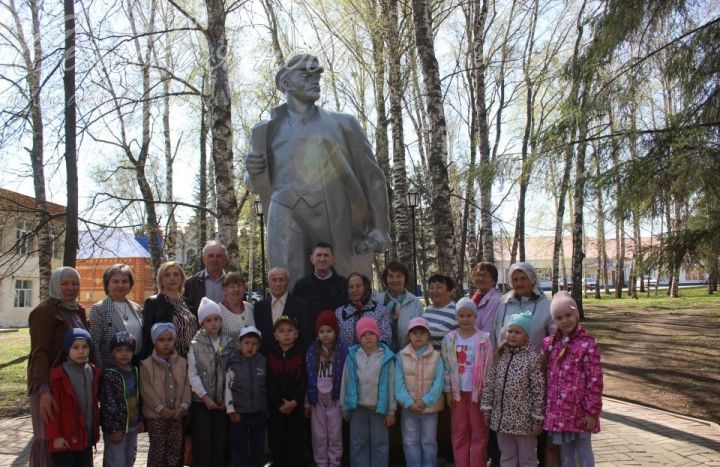 Аксубайда Ленинның туган көне уңаеннан митинг узды