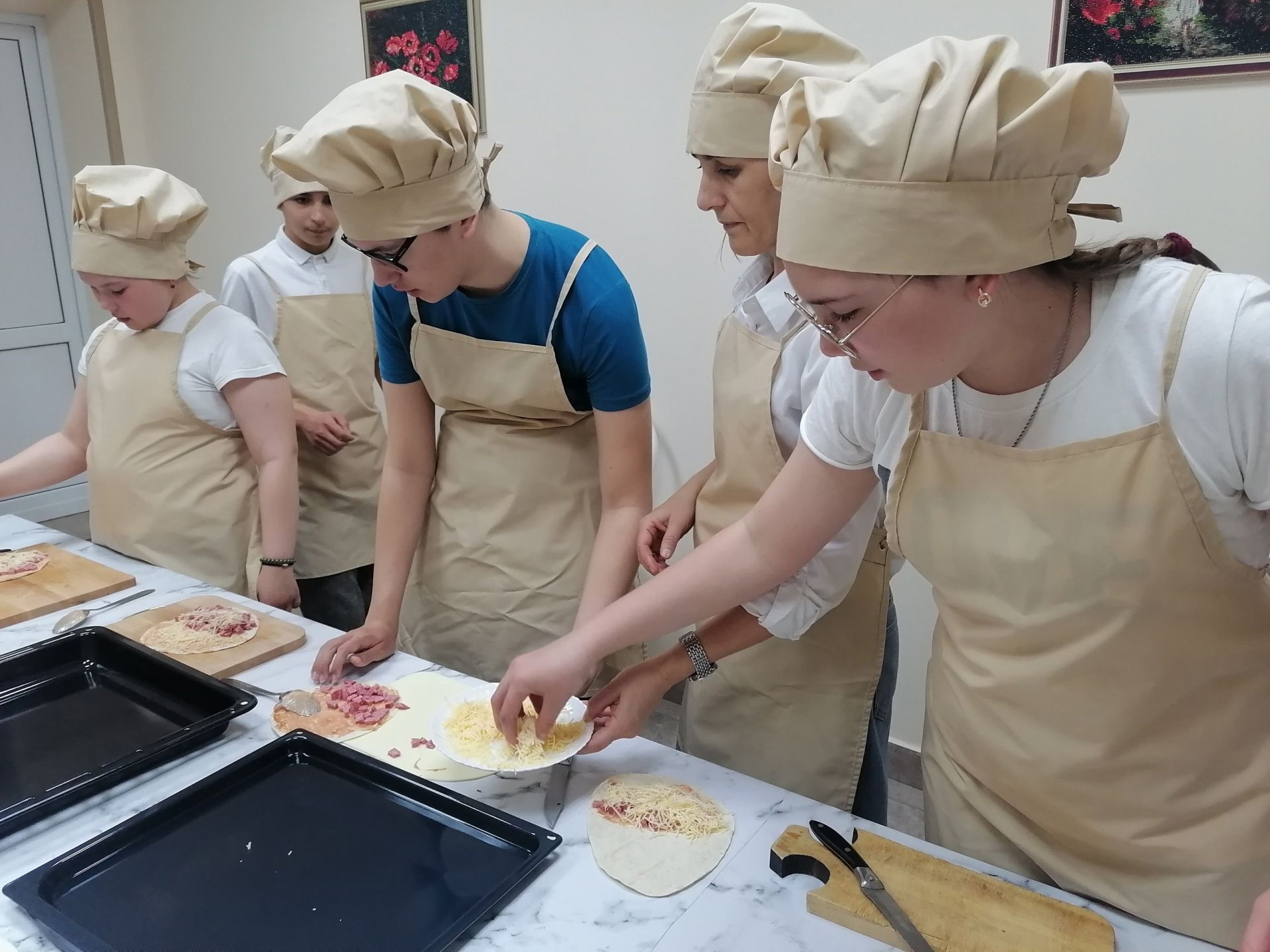 Аксубайның халыкка социаль хезмәт күрсәтү үзәгендә пицца пешерделәр