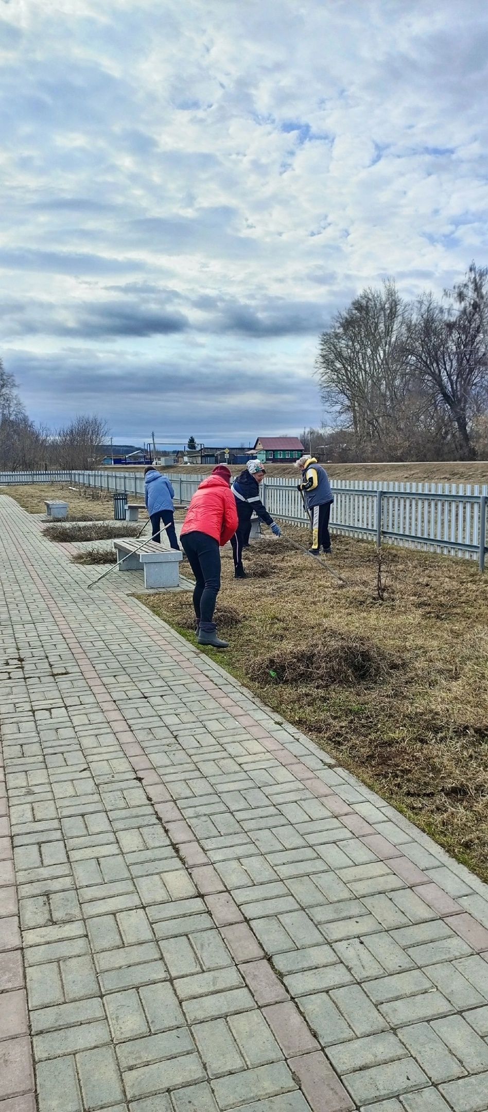 Кәкре Күлдә шимбә өмәсе: бергәләп чисталыкка һәм тәртипкә