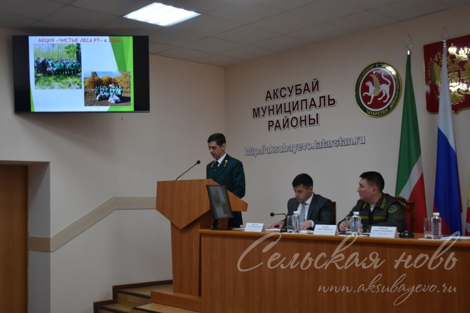 Равил Кузюров Аксубай районы урман хезмәткәрләре белән йомгаклау киңәшмәсе үткәрде