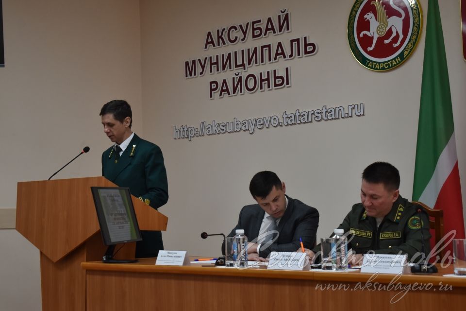 Равил Кузюров Аксубай районы урман хезмәткәрләре белән йомгаклау киңәшмәсе үткәрде