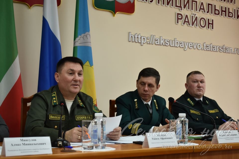 Равил Кузюров Аксубай районы урман хезмәткәрләре белән йомгаклау киңәшмәсе үткәрде