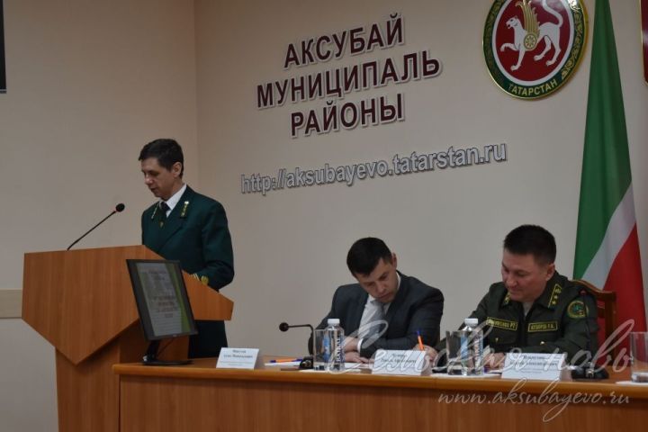 Равил Кузюров Аксубай районы урман хезмәткәрләре белән йомгаклау киңәшмәсе үткәрде