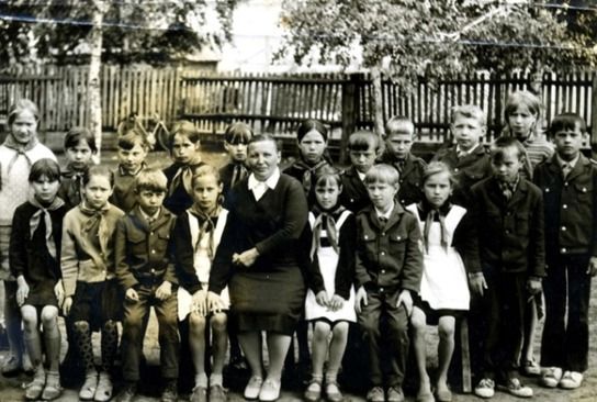В деревне Емелькино Аксубаевского района школа впервые открылась в 1898 году