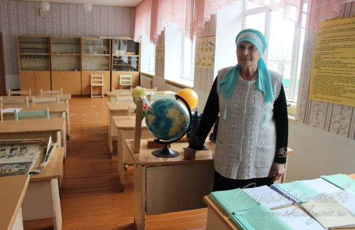 Авыл мөгаллимәсе кырык ел рус телен укыткан