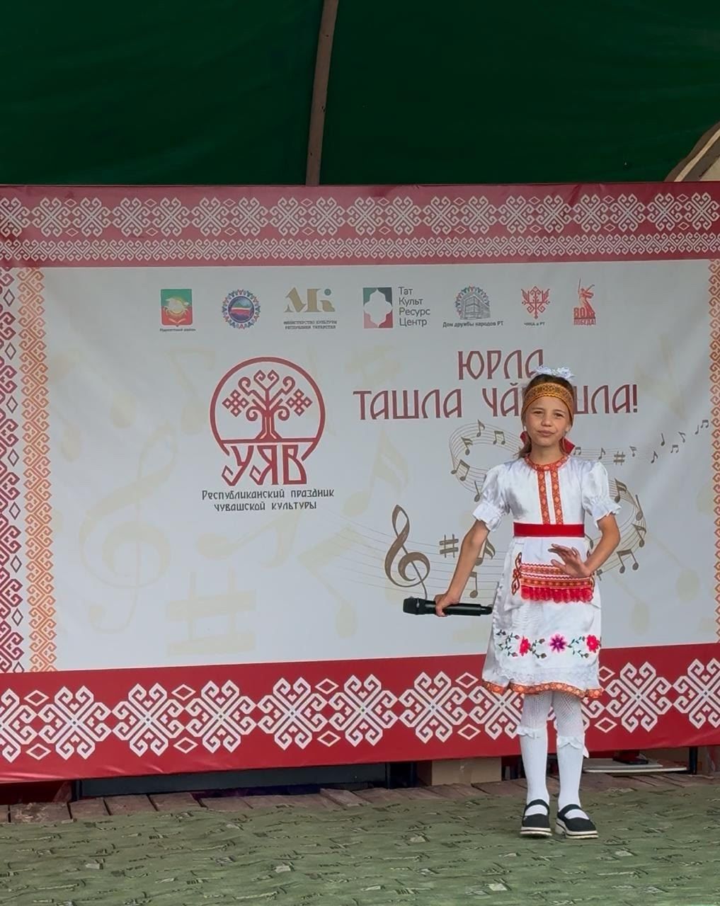 Юная певица из Старого Тимошкина победила в республиканском конкурсе