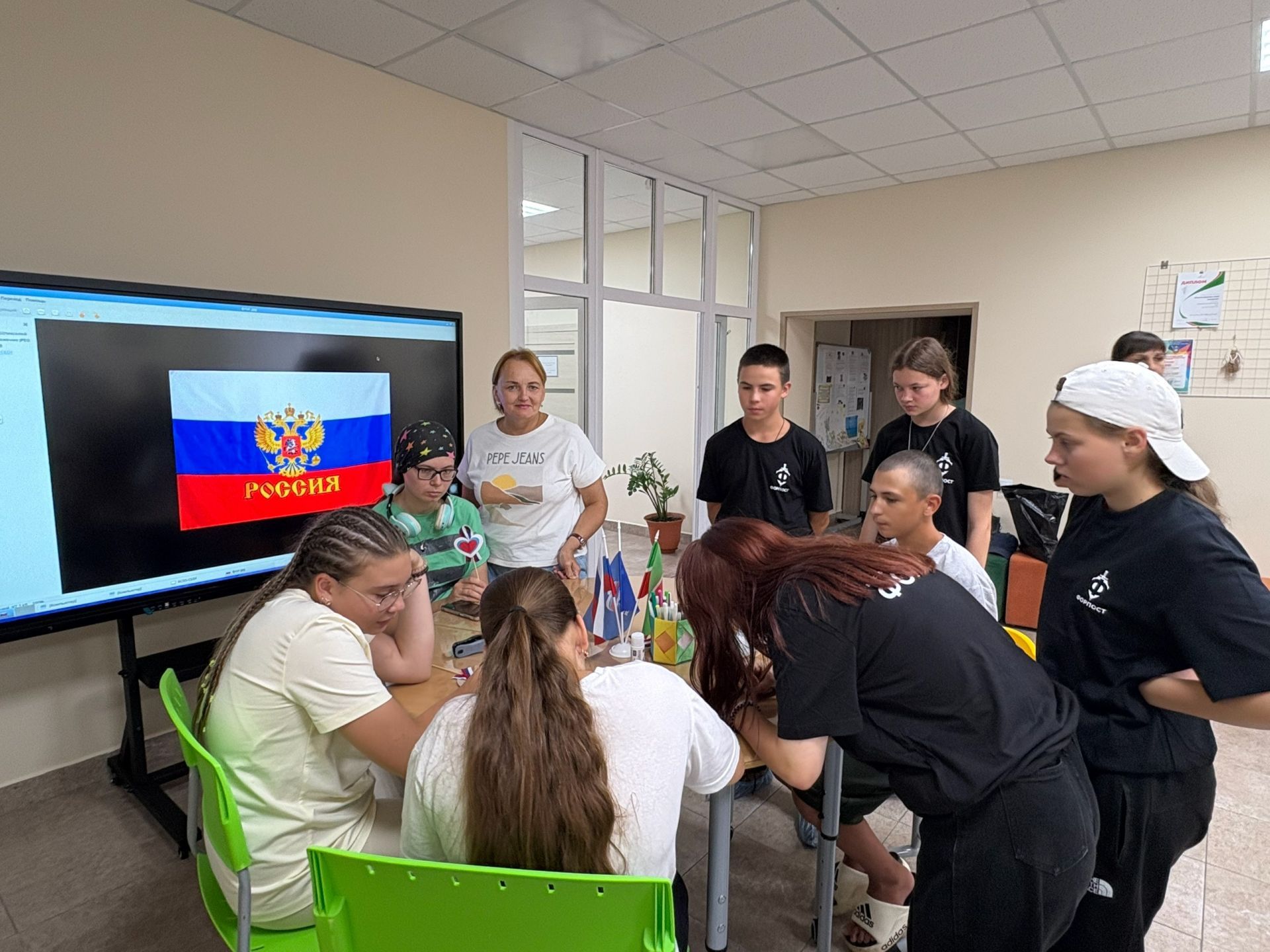 Аксубай «ФОРПОСТ» активистлары сәламәтлеге чикле балалар өчен иҗади осталык дәресе үткәрделәр