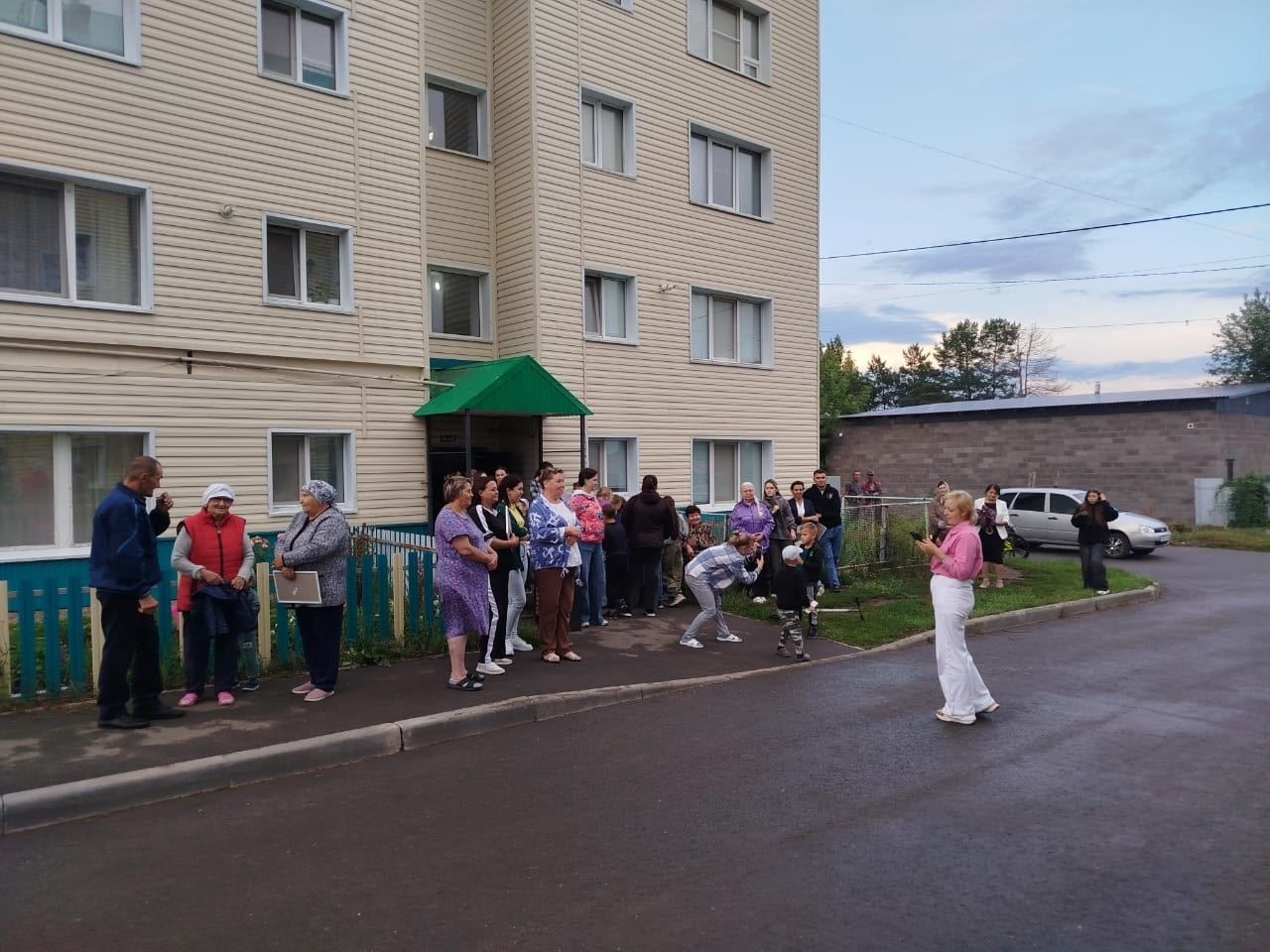 Аксубайның Мазилин урамында «Безнең ишегалды» бәйрәме: җырлар, остаханәләр