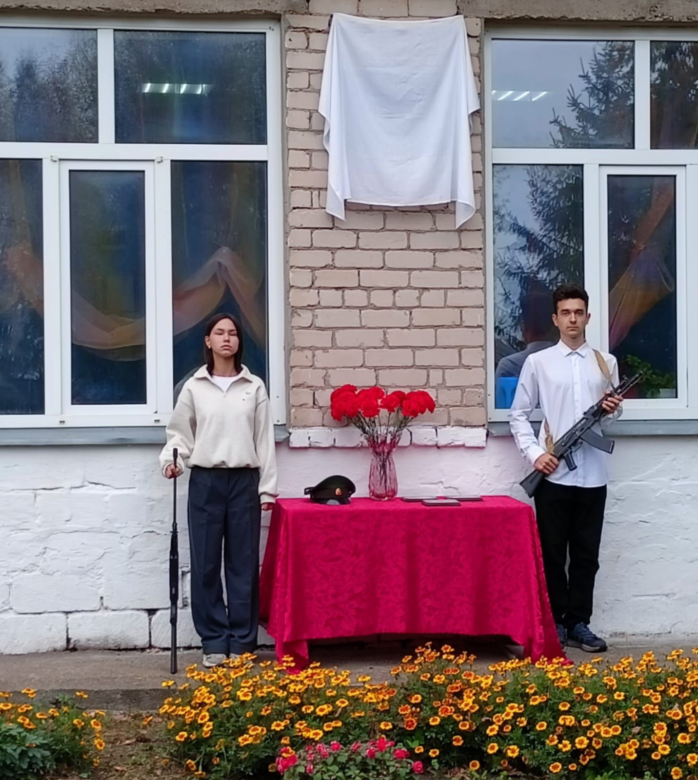 В Старотимошкинской школе открыли памятную доску Валерию Трофимову