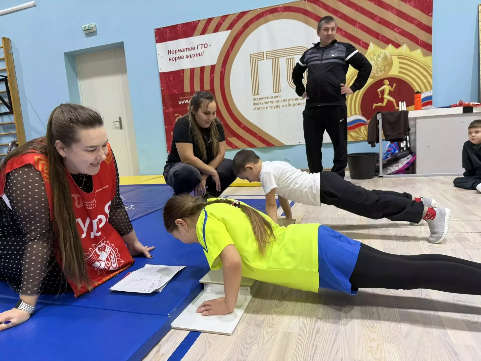 Аксубайның спорт сөюче гаиләләре ГТО нормаларын тапшырды