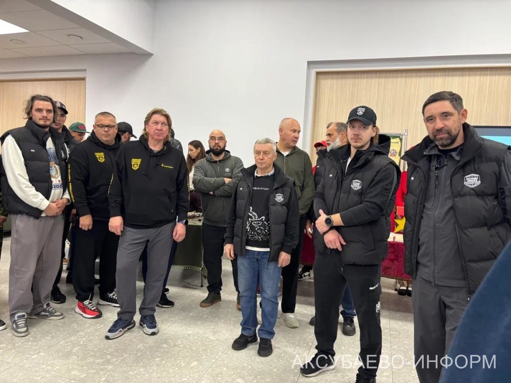 На аксубаевском льду играли представители высшего класса татарстанского хоккея