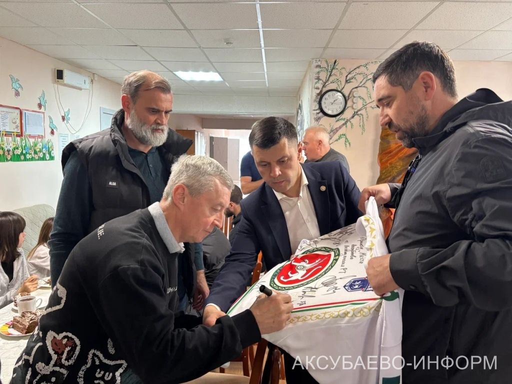 На аксубаевском льду играли представители высшего класса татарстанского хоккея