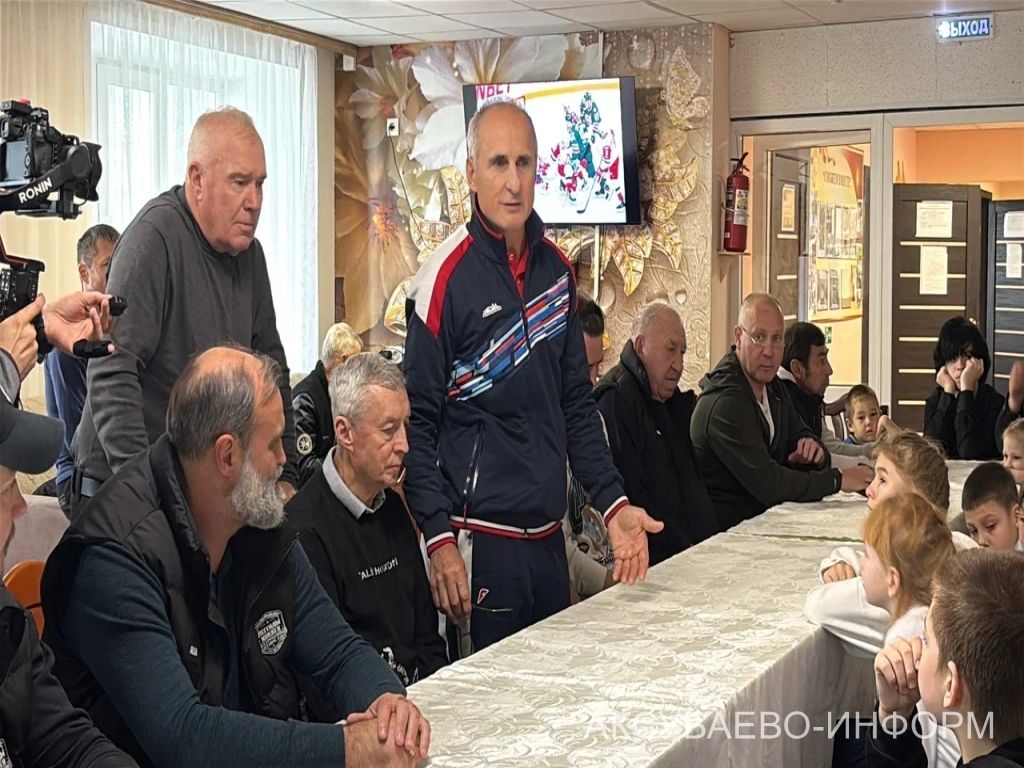 На аксубаевском льду играли представители высшего класса татарстанского хоккея