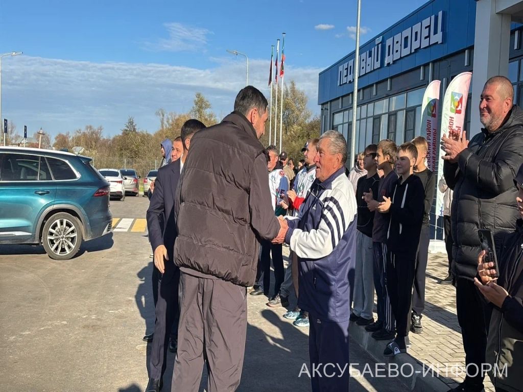 На аксубаевском льду играли представители высшего класса татарстанского хоккея